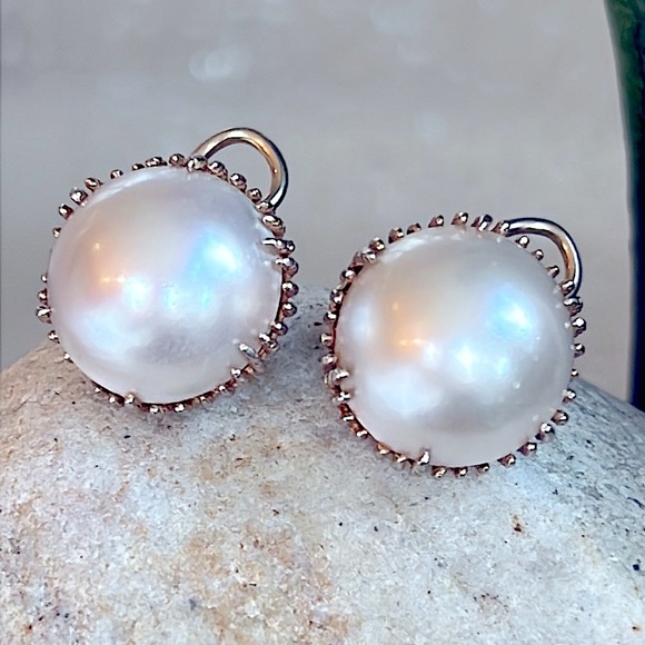 Vintage Jewelry - 14 karat gold, and 17 mm pearl earrings